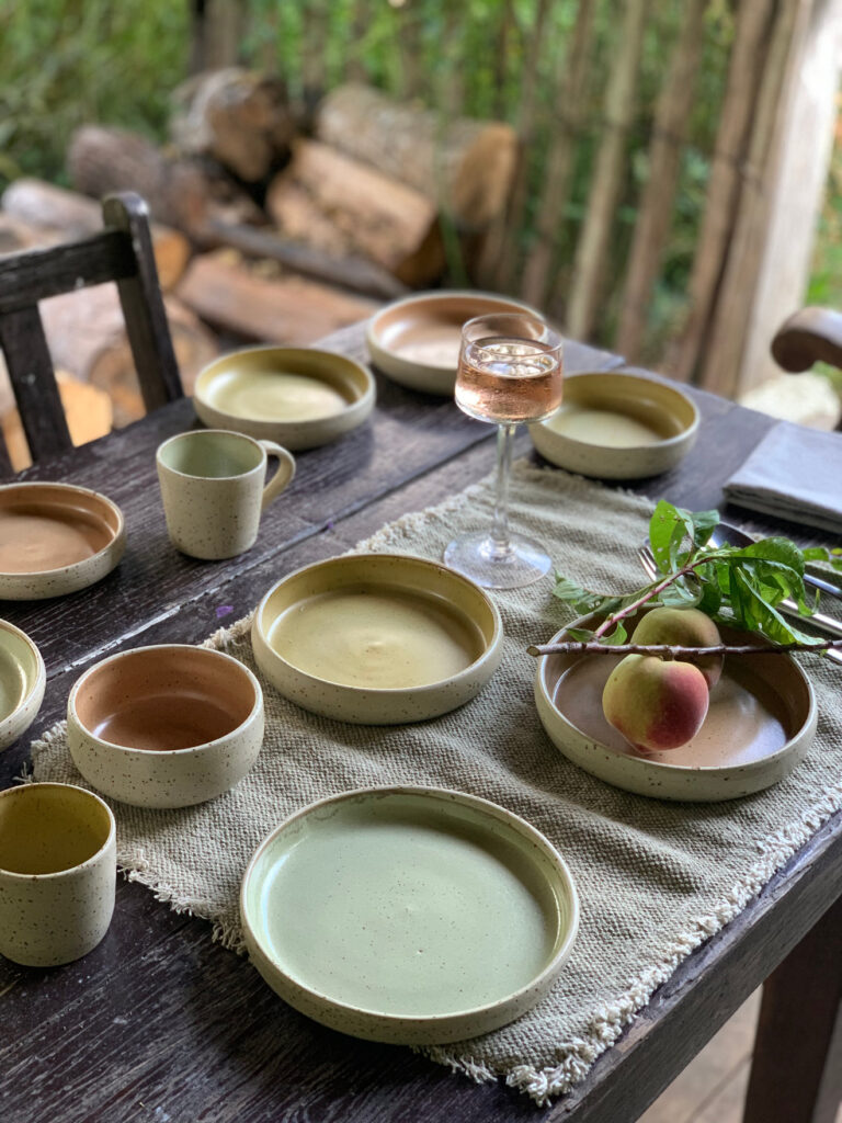 Gedeckter Tisch mit meinem Töpfer